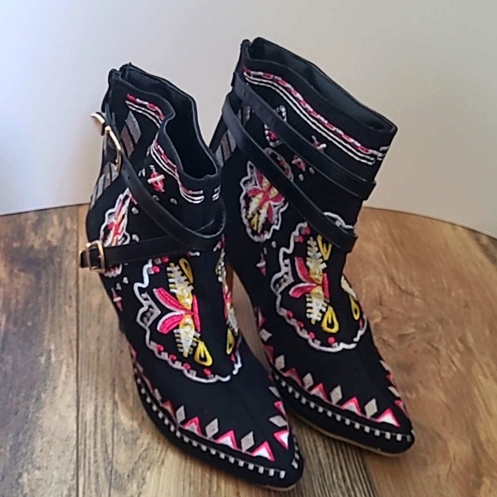 Women's Retro Ethnic Embroidery High Heel Ankle Boots